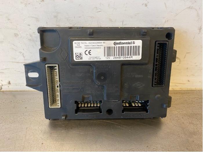 Używane Sterownik Body Control Dacia Dokker (0S) 1.5 dCi 90 Cena na żądanie oferowane przez Autohandel-Smet Gebroeders NV