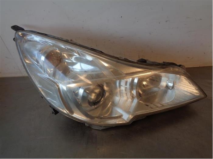 Używane Reflektor lewy Subaru Outback (BR) 2.0 D 16V Cena na żądanie oferowane przez Autohandel-Smet Gebroeders NV