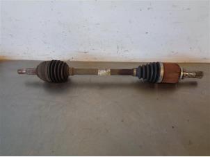 Used Front drive shaft, left Renault Clio III Estate/Grandtour (KR) 1.5 dCi FAP Price on request offered by Autohandel-Smet Gebroeders NV
