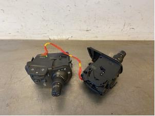 Used Steering column stalk Renault Clio III Estate/Grandtour (KR) 1.5 dCi FAP Price on request offered by Autohandel-Smet Gebroeders NV