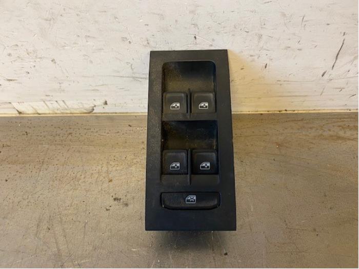 Usados Interruptor de ventanilla eléctrica Skoda Octavia Combi (5EAC) 1.4 TSI 16V G-TEC Precio de solicitud ofrecido por Autohandel-Smet Gebroeders NV