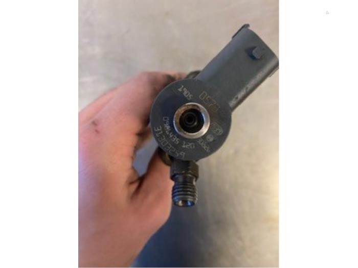 Injector (diesel) from a Volvo XC90 I 2.4 D5 20V