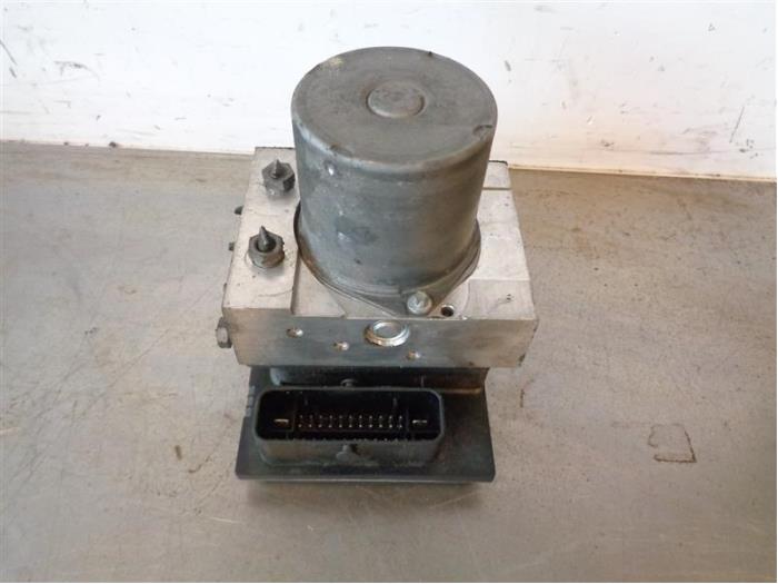 Used ABS pump Volkswagen Crafter Price on request offered by Autohandel-Smet Gebroeders NV