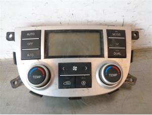 Used Air conditioning control panel Hyundai Santa Fe II (CM) 2.2 CRDi 16V 4x4 Price on request offered by Autohandel-Smet Gebroeders NV