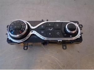 Used Air conditioning control panel Renault Captur (2R) 1.5 Energy dCi 90 FAP Price on request offered by Autohandel-Smet Gebroeders NV