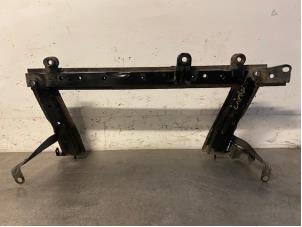 Used Radiator bar Renault Captur (2R) 1.5 Energy dCi 90 FAP Price on request offered by Autohandel-Smet Gebroeders NV