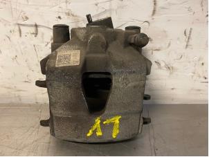 Used Front brake calliper, left Seat Leon (5FB) 1.2 TSI Ecomotive 16V Price on request offered by Autohandel-Smet Gebroeders NV