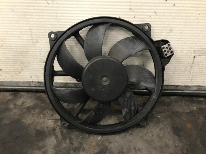 Gebrauchte Kühlerventilator Renault Megane III Berline (BZ) 1.5 dCi 110 Preis auf Anfrage angeboten von Autohandel-Smet Gebroeders NV