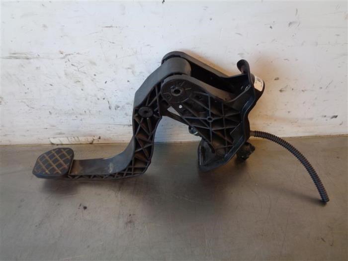 Clutch pedal Volkswagen Polo VI 1.0 MPi 12V 2Q0721388