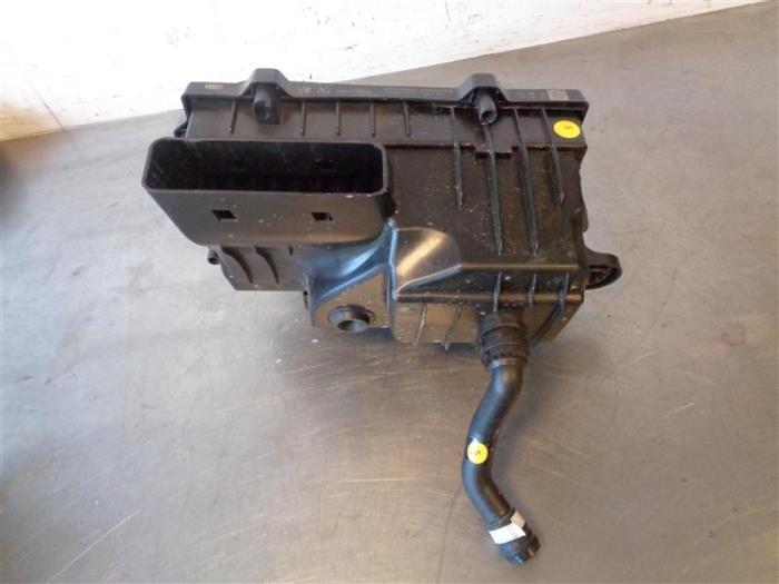 Begagnade Luftfilterhus Volkswagen Polo VI (AW1) 1.0 MPi 12V Pris på förfrågan erbjuds av Autohandel-Smet Gebroeders NV