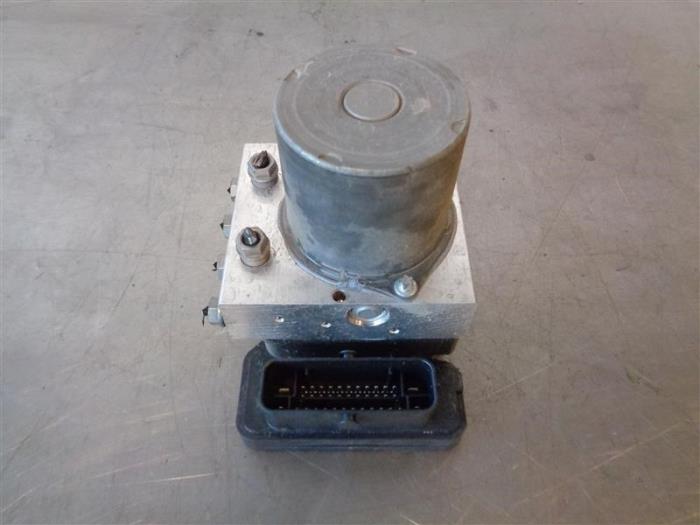 Begagnade ABS-pump Volkswagen Polo VI (AW1) 1.0 MPi 12V Pris på förfrågan erbjuds av Autohandel-Smet Gebroeders NV