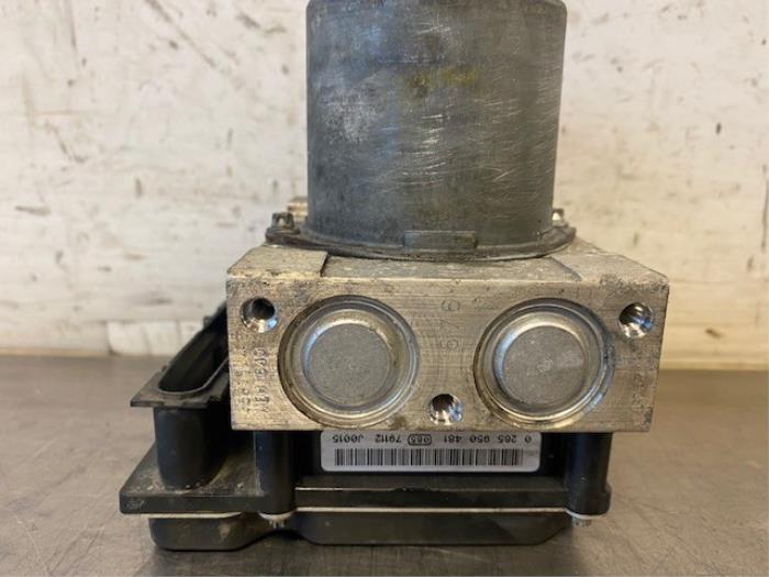 Begagnade ABS-pump Volkswagen Crafter 2.5 TDI 30/32/35 Pris på förfrågan erbjuds av Autohandel-Smet Gebroeders NV