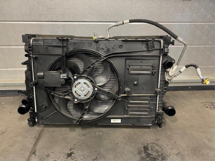 Cooling set from a Volvo V40 (MV) 2.0 D2 16V 2018
