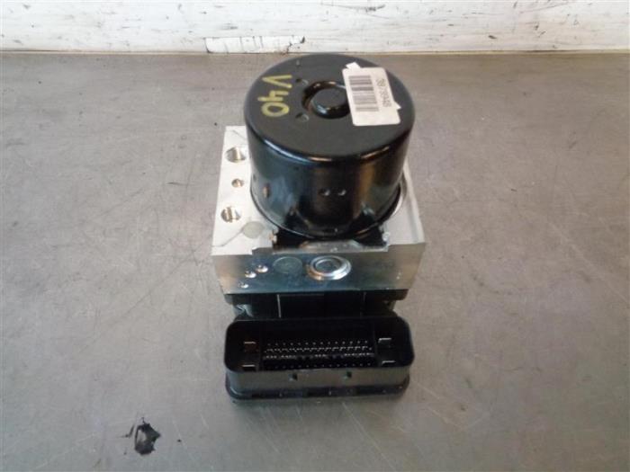 Begagnade ABS-pump Volvo V40 (MV) 2.0 D2 16V Pris på förfrågan erbjuds av Autohandel-Smet Gebroeders NV