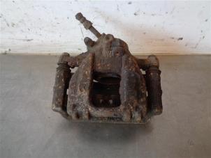 Used Rear brake calliper, right Ssang Yong Rodius 2.7 270 Xdi 20V 4x2 Price on request offered by Autohandel-Smet Gebroeders NV