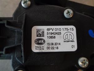 Gaspedalposition Sensor van een Jeep Renegade (BU)  2015
