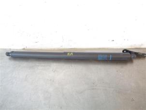 Used Rear gas strut, right Volkswagen T-Roc 2.0 TDI 150 4Motion 16V Price on request offered by Autohandel-Smet Gebroeders NV