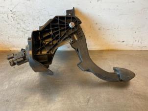 Used Clutch pedal Peugeot Partner (EF/EU) 1.6 BlueHDi 100 Price on request offered by Autohandel-Smet Gebroeders NV