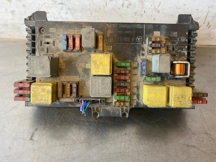 Caja De Fusibles Usada Para Mercedes Vito Y Viano (6395450201) – Solución Económica Y Fiable