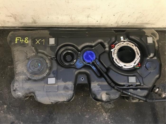 Używane Zbiornik BMW X1 (F48) xDrive 20d 2.0 16V Cena na żądanie oferowane przez Autohandel-Smet Gebroeders NV