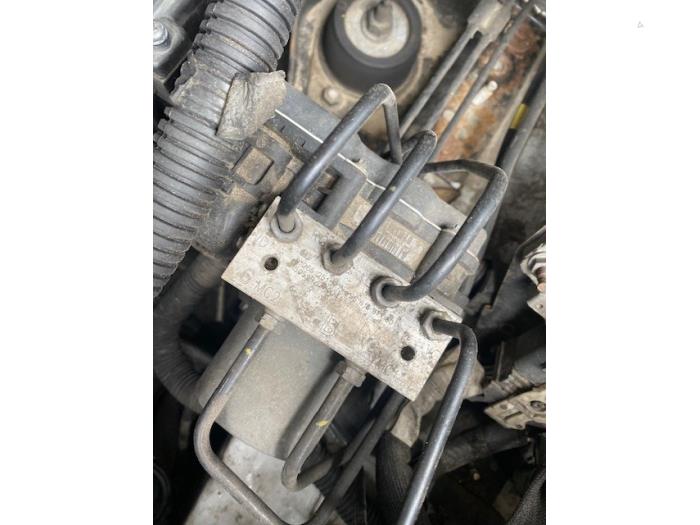 Begagnade ABS-pump Citroen Jumpy (G9) 2.0 HDiF 16V 125 Pris på förfrågan erbjuds av Autohandel-Smet Gebroeders NV