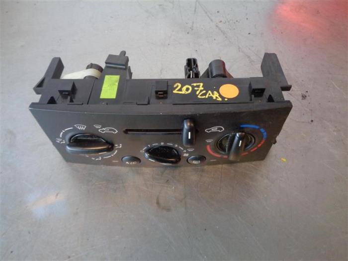 Air conditioning control panel from a Peugeot 207 CC (WB)  2007