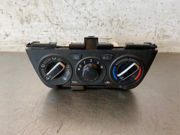 Air conditioning control panel from a Suzuki Swift (ZC/ZD) 1.2 Dual Jet 16V 2018