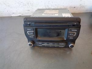 Używane Radioodtwarzacz CD Kia Cee'd (JDB5) Cena na żądanie oferowane przez Autohandel-Smet Gebroeders NV