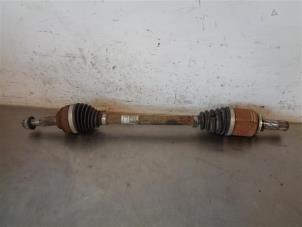 Used Front drive shaft, left Renault Clio IV (5R) 0.9 Energy TCE 90 12V Price on request offered by Autohandel-Smet Gebroeders NV