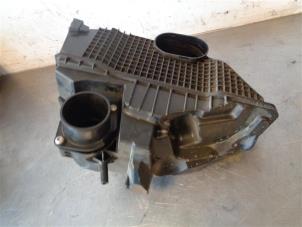 Used Air box Renault Clio IV (5R) 0.9 Energy TCE 90 12V Price on request offered by Autohandel-Smet Gebroeders NV
