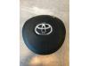 Left airbag (steering wheel) from a Toyota Yaris III (P13), 2010 / 2020 1.5 16V Hybrid, Hatchback, Electric Petrol, 1,497cc, 74kW (101pk), FWD, 1NZFXE, 2012-03 / 2020-06, NHP13 2014