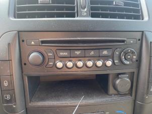 Używane Radio Peugeot Expert (G9) 1.6 HDi 90 Cena na żądanie oferowane przez Autohandel-Smet Gebroeders NV
