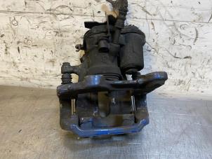 Used Rear brake calliper, left BMW X5 (G05) xDrive 30d 3.0 24V Price on request offered by Autohandel-Smet Gebroeders NV