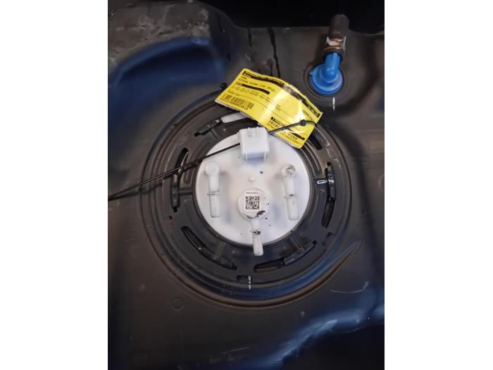 Electric fuel pump from a Nissan Micra (K14) 1.5 dCi 2018