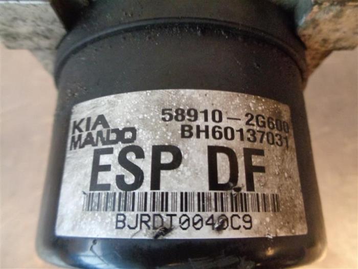 ABS pump from a Kia Magentis (GE) 2.0 CRDi 16V 2006