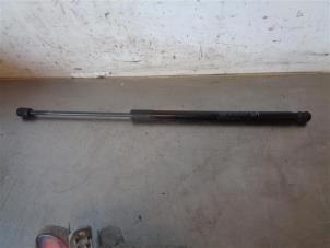 Used Rear gas strut, left Kia Sportage (QL) 1.7 CRDi 115 16V 4x2 Price on request offered by Autohandel-Smet Gebroeders NV
