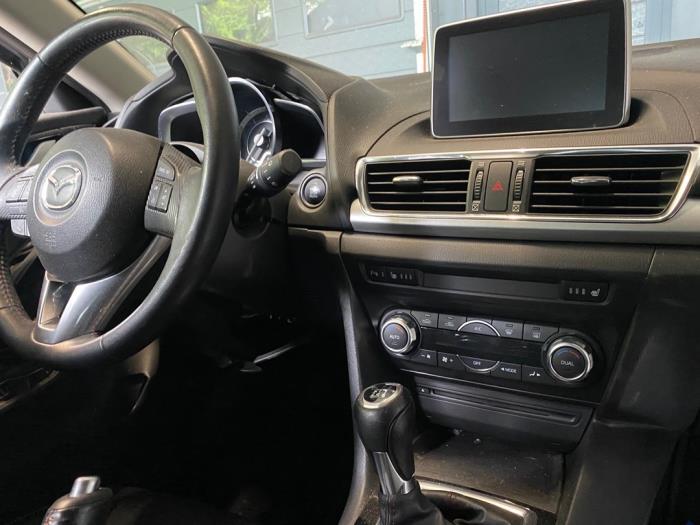 Klimabedienteil van een Mazda 3 (BM/BN) 2.2 SkyActiv-D 150 16V 2014