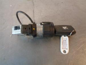 Used Ignition lock + key Peugeot RCZ (4J) 2.0 HDi 16V FAP Price on request offered by Autohandel-Smet Gebroeders NV