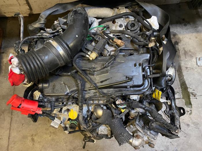 Motor van een Vauxhall Movano 2.3 BiTurbo 16V FWD 2018