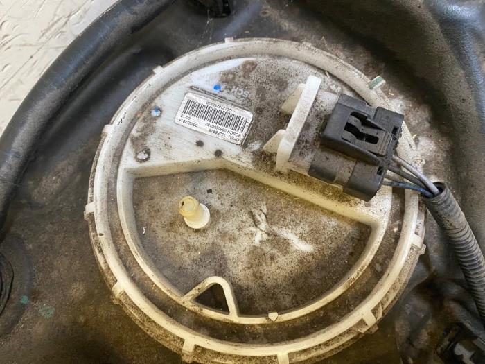 Bomba eléctrica de combustible de un Opel Adam 1.2 16V 2015