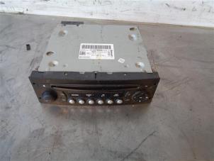 Używane Radioodtwarzacz CD Citroen C3 (SC) 1.2 VTi 82 12V Cena na żądanie oferowane przez Autohandel-Smet Gebroeders NV