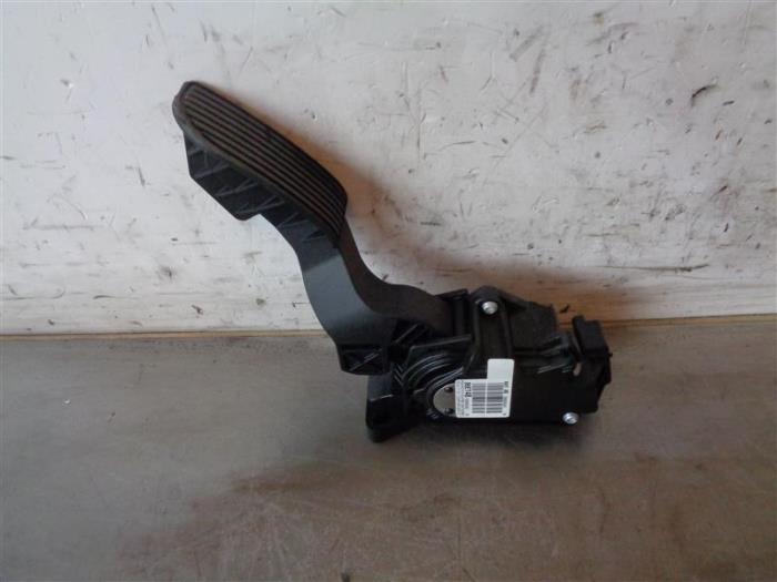 Gebrauchte Gaspedalposition Sensor Peugeot 108 1.2 VTi 12V Preis auf Anfrage angeboten von Autohandel-Smet Gebroeders NV