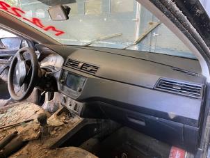 Używane Airbag set + dashboard Seat Ibiza V (KJB) 1.0 MPI 12V Cena na żądanie oferowane przez Autohandel-Smet Gebroeders NV