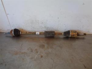 Used Front drive shaft, right Ford Focus 4 1.5 EcoBlue 120 Price on request offered by Autohandel-Smet Gebroeders NV