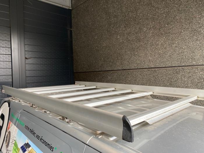 Kit rails de toit d'un Peugeot Expert (VA/VB/VE/VF/VY) 2.0 Blue HDi 120 16V 2019