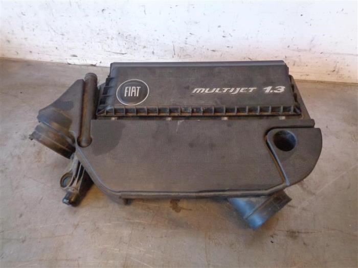 Begagnade Luftfilter Fiat Punto III (199) 1.3 JTD Multijet Start&Stop 16V Pris på förfrågan erbjuds av Autohandel-Smet Gebroeders NV