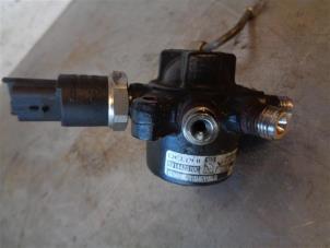 Used Fuel pressure regulator Renault Clio Price on request offered by Autohandel-Smet Gebroeders NV