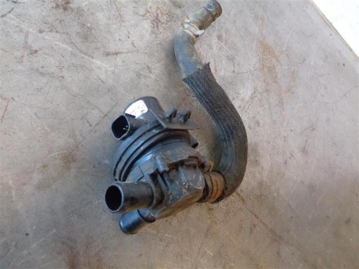 Begagnade Vattenpump Dodge 1500 Crew Cab (DS) 5.7 Hemi V8 4x4 Pris på förfrågan erbjuds av Autohandel-Smet Gebroeders NV