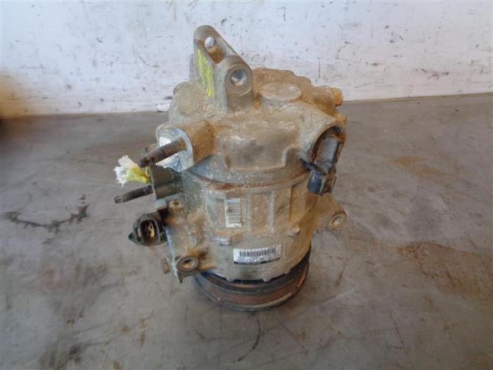 Gebrauchte Klimapumpe Dodge 1500 Crew Cab (DS) 5.7 Hemi V8 4x4 Preis auf Anfrage angeboten von Autohandel-Smet Gebroeders NV