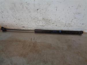 Used Rear gas strut, right Mercedes B (W246,242) 1.5 B-180 CDI 16V Price on request offered by Autohandel-Smet Gebroeders NV